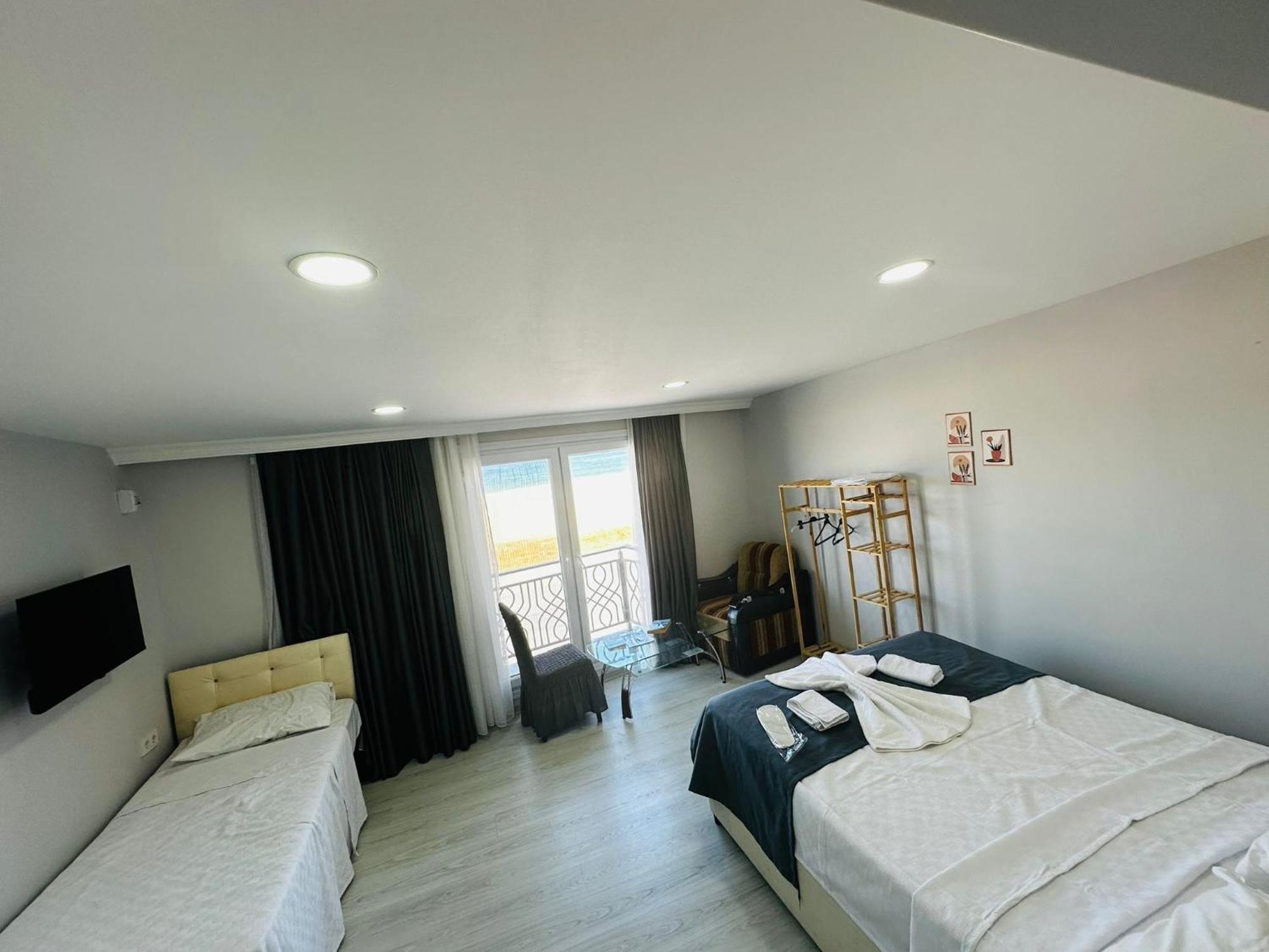 Holiday Beach Hotel Arnavutkoy Extérieur photo