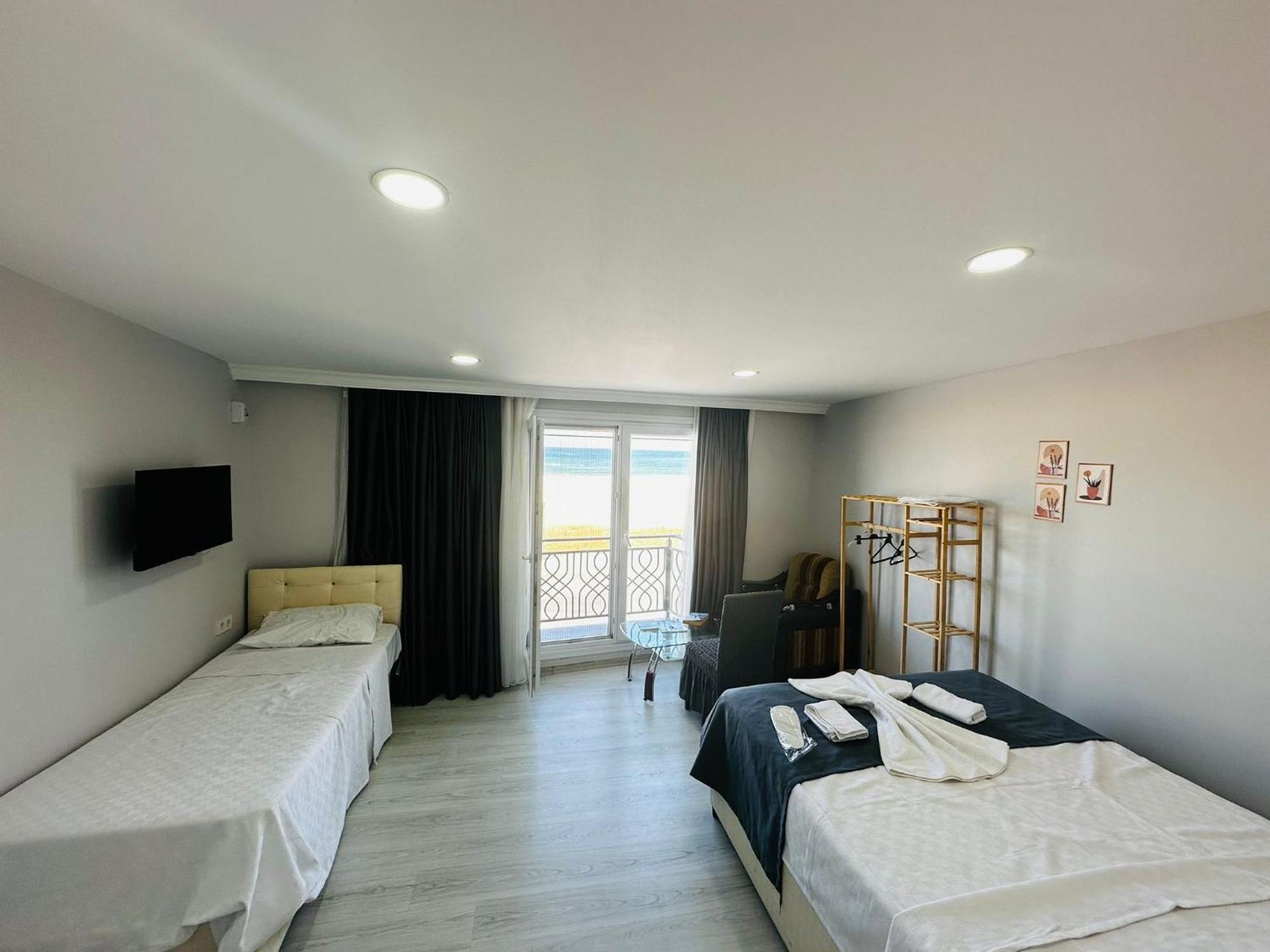 Holiday Beach Hotel Arnavutkoy Extérieur photo